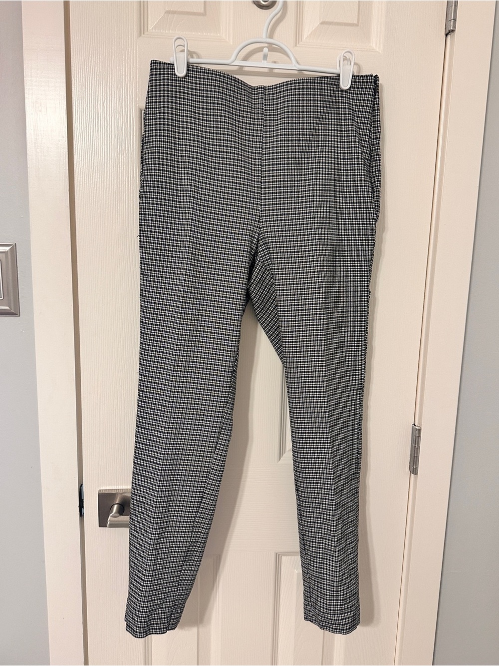 LOFT black and white houndstooth pants in a size 8
